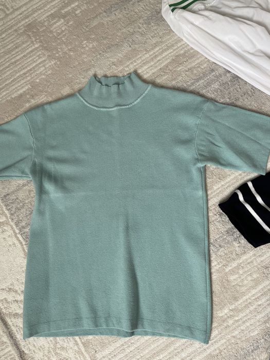 разные кофточки.