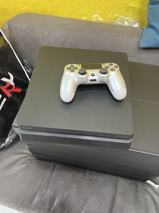 Playstation 4 slim