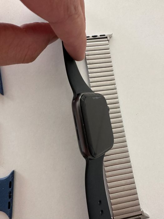 Apple Watch за части или ремонт + 3 каишки и зарядно