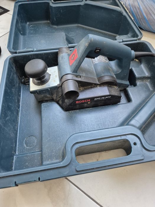 Rindea electrică bosch gho 36 82 c