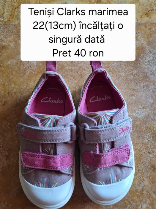 Vând teniși Clarks 22
