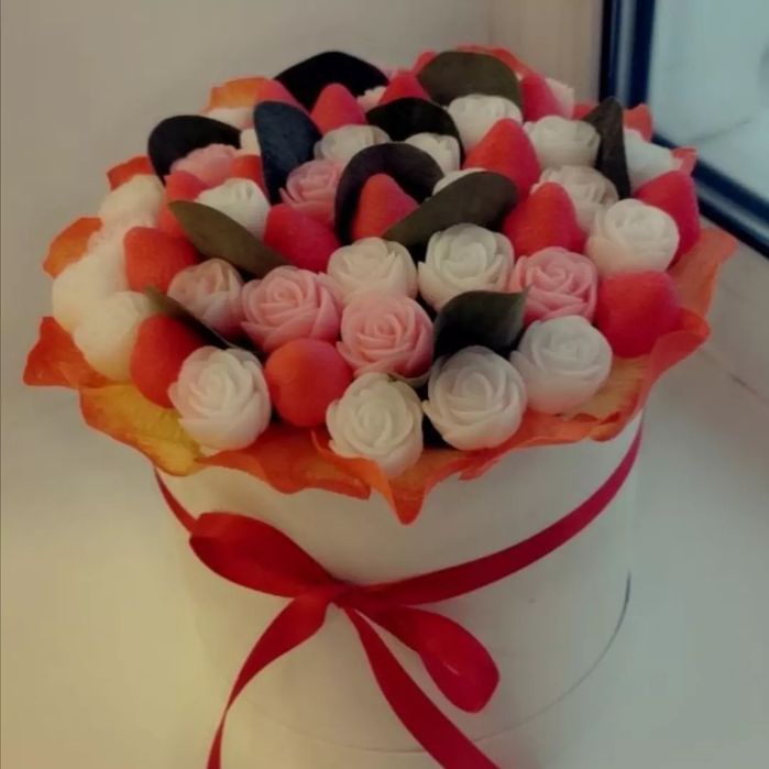 Мыльный букет (розы, клубника)