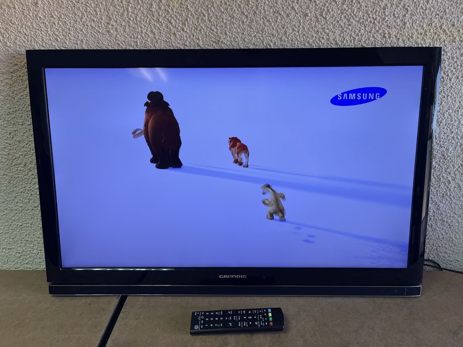 Телевизор GRUNDIG Full HD LED 32“ - 32VLE8120BG