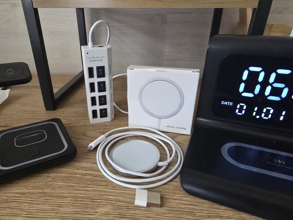 Безжично зарядно за телефон/часовник,термометър и USB хъб