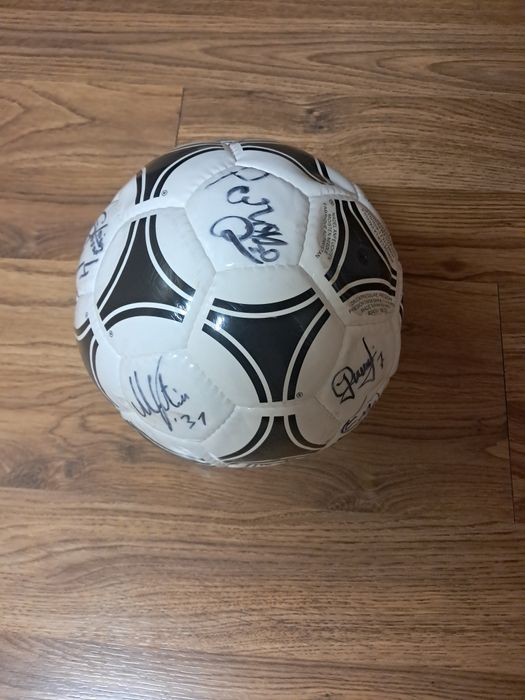 Minge semnata de jucători de la hermanstat