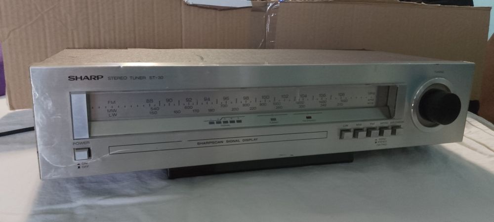 Sharp ST30 стерео тунер