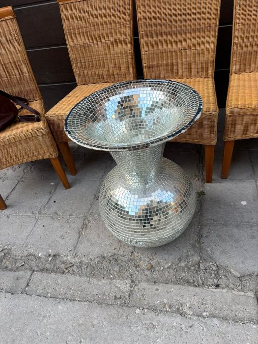 Ваза интериорна ,цялата в огледълца