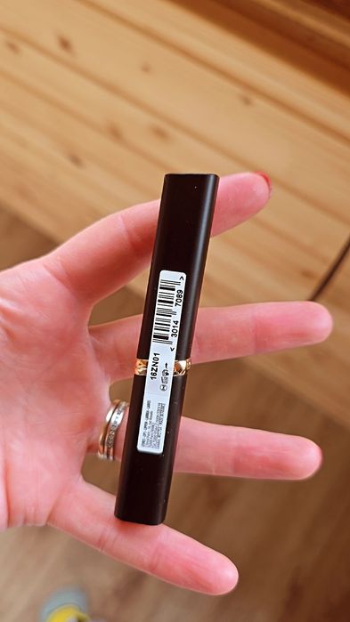 Ruj buze rezistent L'Oreal