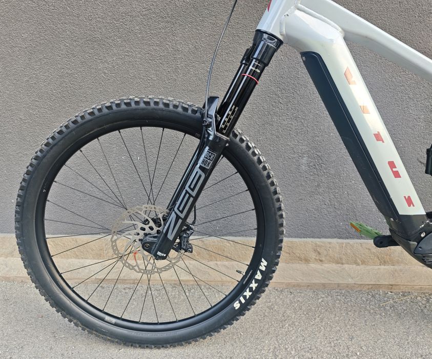 Електрически Велосипед 29/27.5 Vitus Shimano EP8 630Wh Full Rock Shox 2024 Mullet