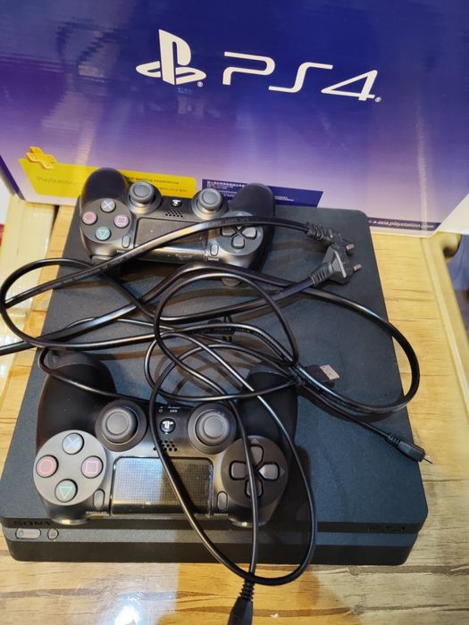Playstation 4 slim
