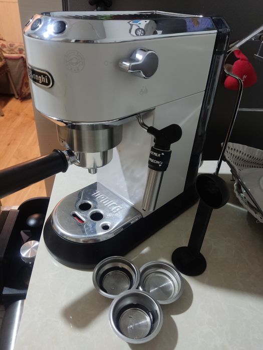 Рожковая кофемашина delonghi dedica style