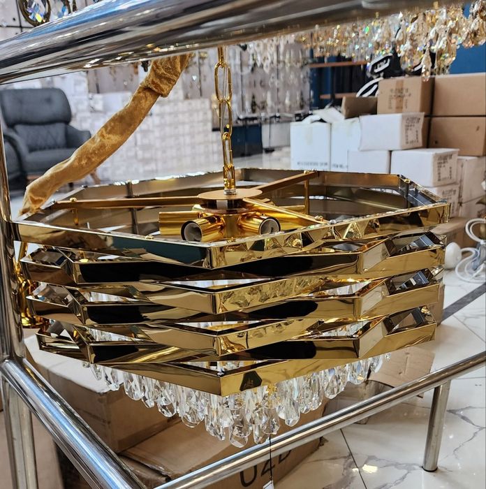 Srochna sotiladi Lustra 3 xil razmerda komplekt bralari bn birga soti