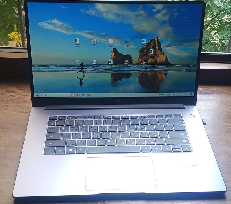 Honor  rusumli noutbuk