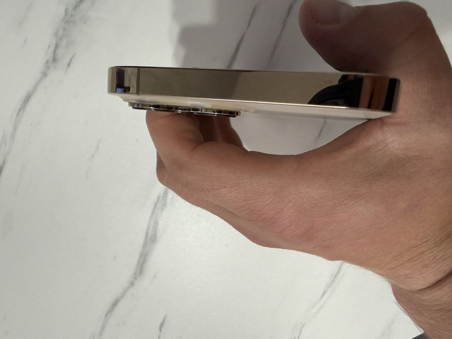 Vând iphone 13 pro max , gold !