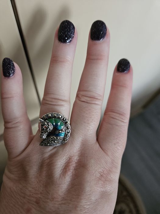 Vând inel superb din argint 925.