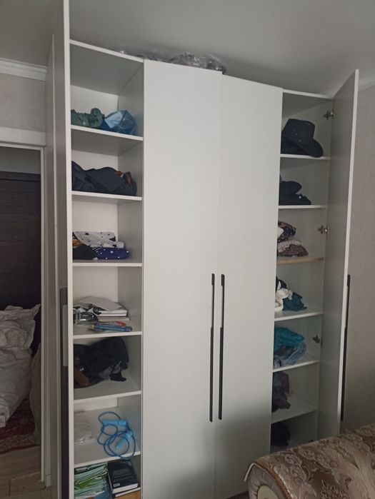 Красивый большой шкаф