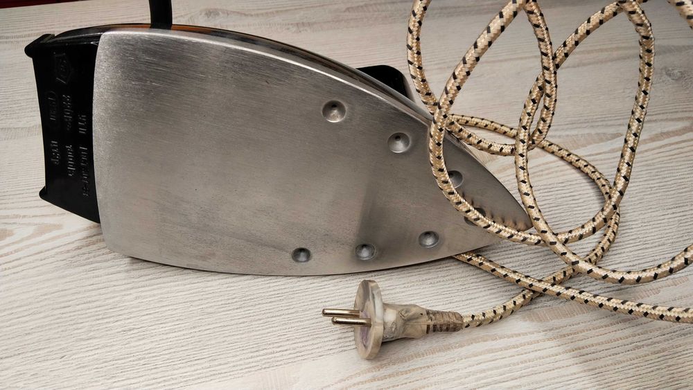 Продам утюг периода СССР, новый