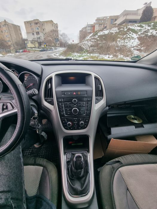 Opel Astra j 1.7 cdti sports tourer 2011 270.000 km