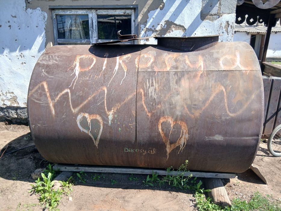 Продам бочку 3-4куб
