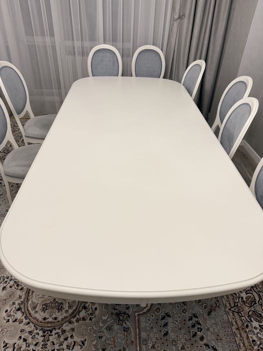 Гостинный стол из дерева