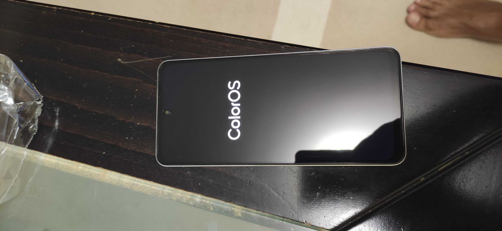 Продавам чисто нов телефон OPPO с външна батерия