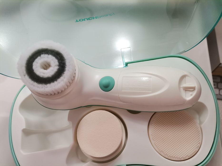 Електрическа четка за почистване на лице