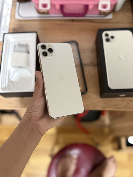 iPhone 11 Pro Max полный комплект без ремонта
