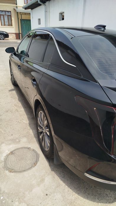 Hongqi 2024,Hongqi 2024 avtomat
Hongqi 2024 sotiladi
Hongqi 2024 yan