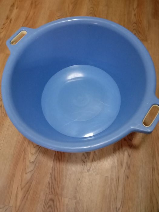 Тазики алюминиевые, эмалированные и пластиковые , казан