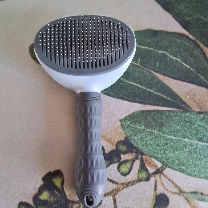 Расческа пуходерка.