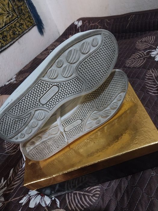 Кроссовки две пары почти новые