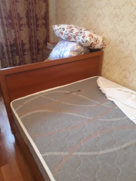 кровать с матрасом
