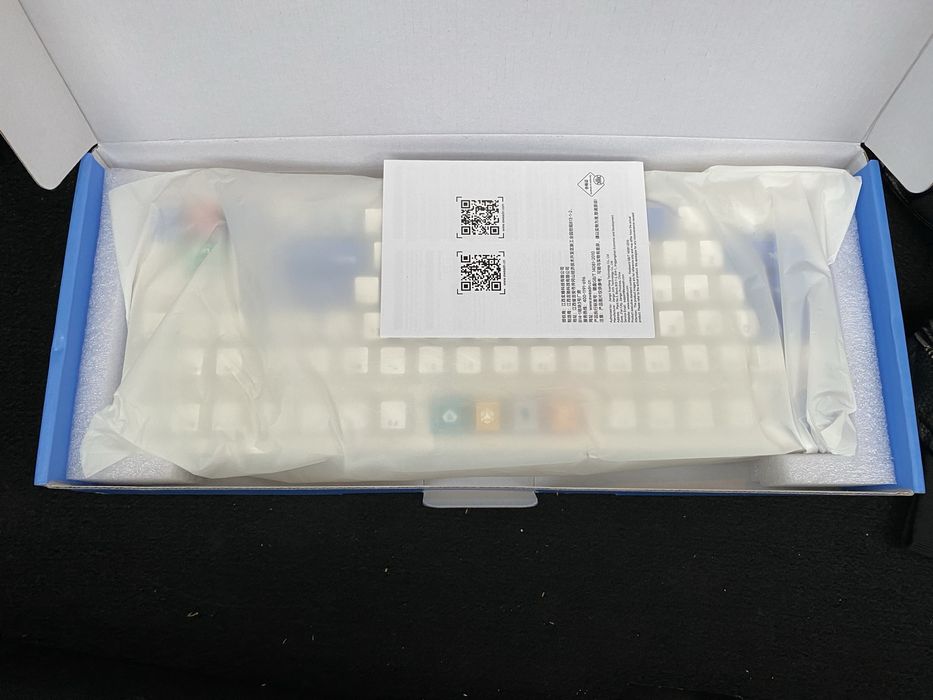 Продам новую фирменную клавиатуру CoinMarketCap