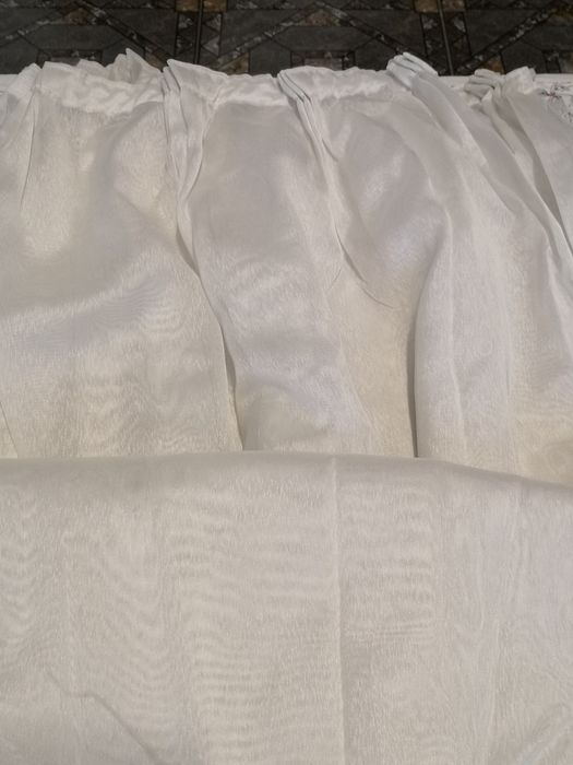 Perdea voal crem cu flori în partea de jos h 245cm L 300cm, cusuta