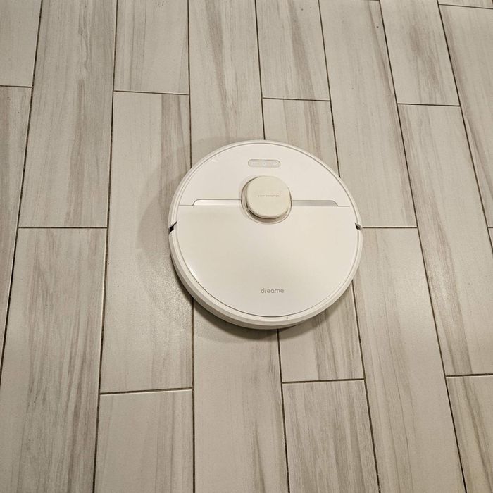 Робот прахосмукачка и моп