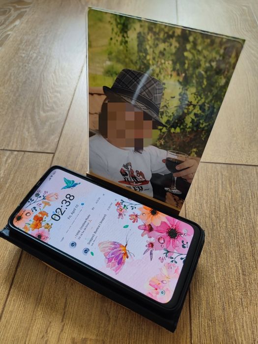 Cadoul perfect: încărcător wireless gravat Dacia, cu ramă foto integrată
