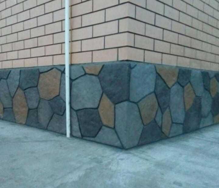 Отделка фундамента под дикий камень