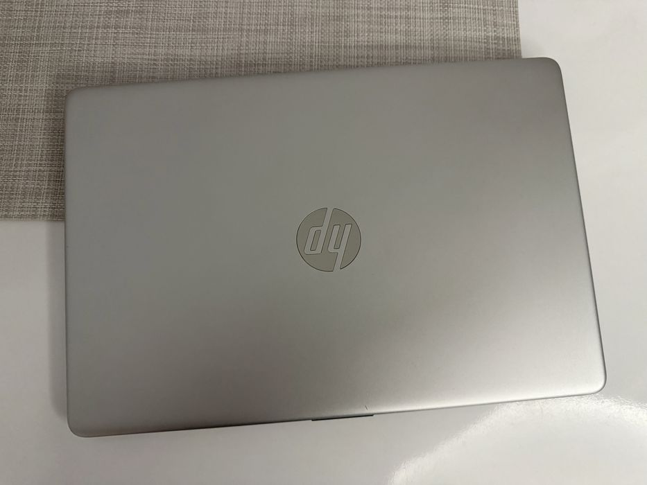 Лаптоп HP сребрист