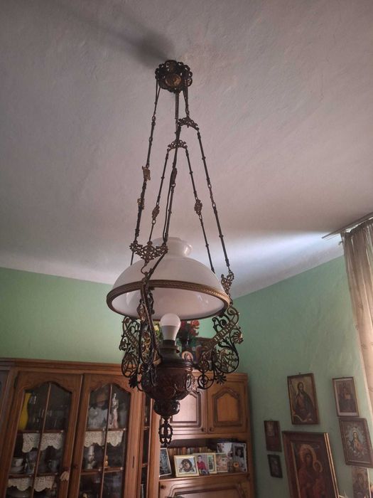 Lustră antică cu petrol din Bronz, Opalină și Ceramică, Majolika – Electrificată