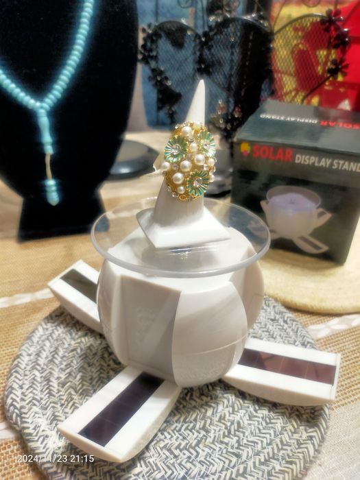 Маникены для витрина бижутерии