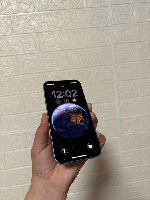 Продам IPhone 13