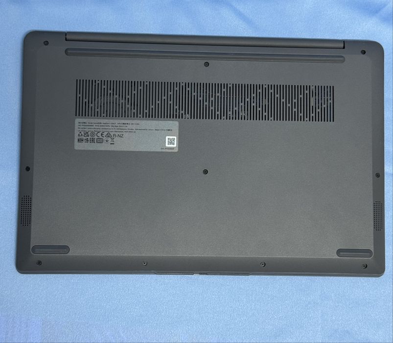 Ноутбук для работы и учебы Lenovo 2024г