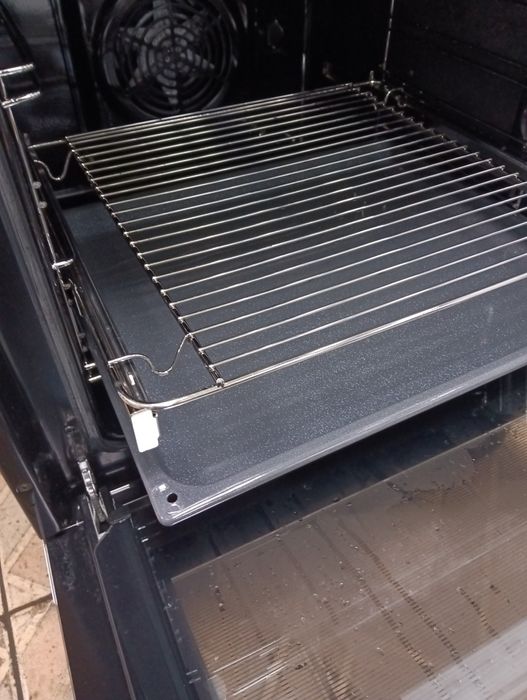 Свободно стояща печка с керамичен плот Gram с две години Гаранция!