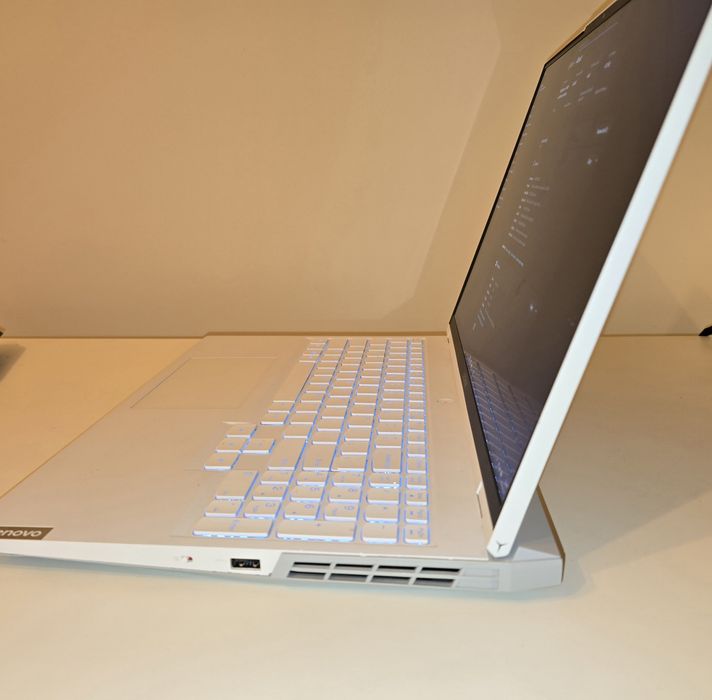 Laptop Lenovo Legion 5 Pro 16ACH6, echipat cu AMD Ryzen 5 5600H și NVIDIA GeForce RTX 3050 Ti