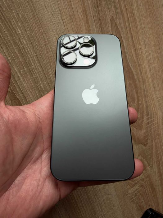 Vand iPhone 15 Pro, 256GB – Stare impecabila, fara zgarieturi, baterie 88%