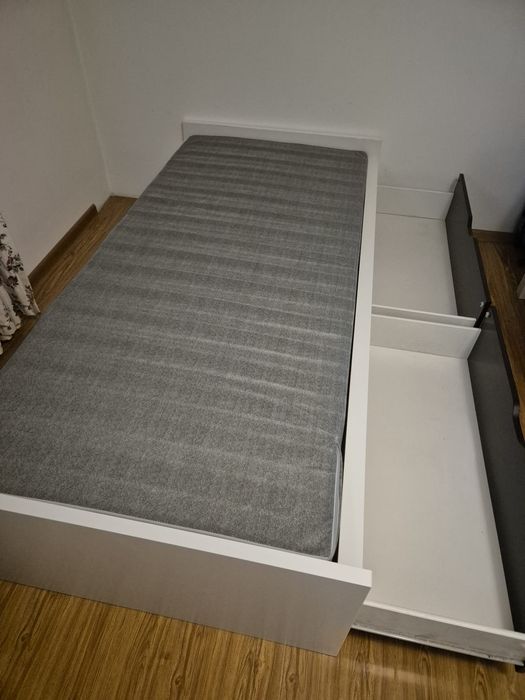 Pat de o persoana cu 2 sertare IKEA  + Saltea