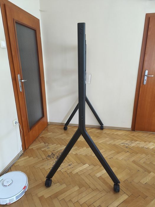 Стойка за телевизор с колелца