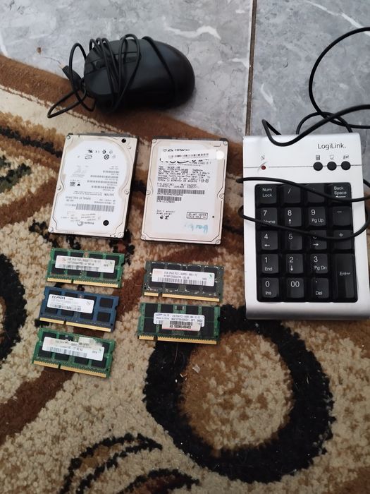 Vind hard ,laptop ,sata 160 GB,plăcute 2 gb DDR3 /8500 mhz,2 GB DDR2.