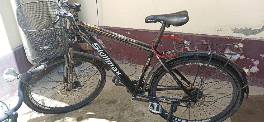 Два велосипеда в рабочем состоянии.