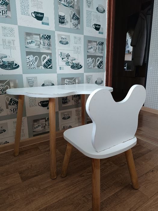 Стол и стульчик детский